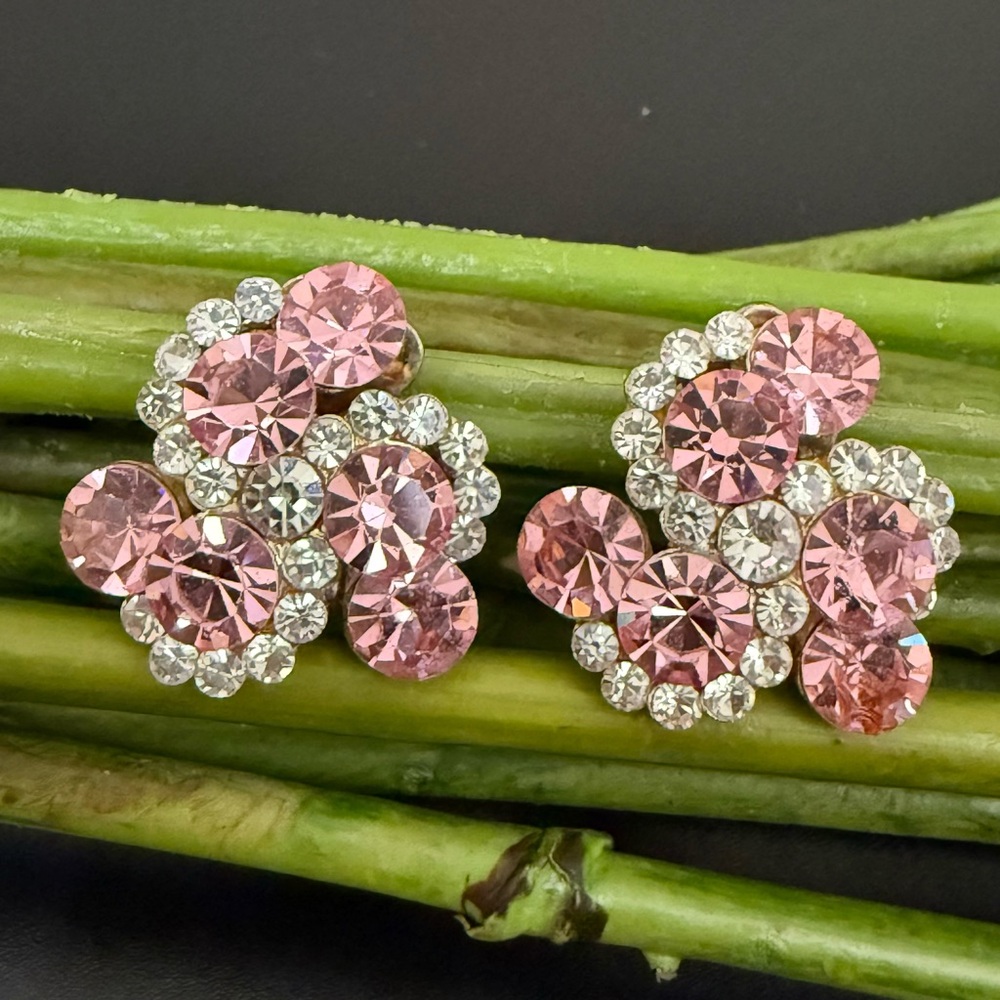Vintage Unsigned Pink Rhinestones Silver-tone Huggie Clip on Earrings 13g.